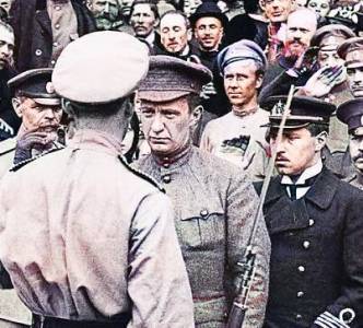 Kerensky the Chairman of the Provivional Government is greeted at Nikolaevsky Railway Station (August_1917)